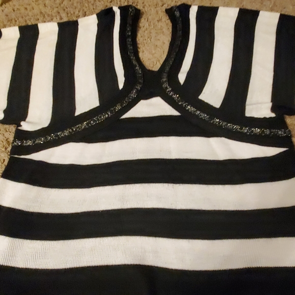 Top - Picture 2 of 2